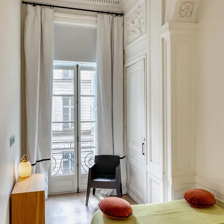 Le Jeanne D'arc Magnifique F3 De Style Haussmannien ! Appartement
