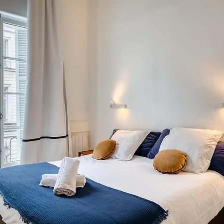 Le Jeanne D'arc Magnifique F3 De Style Haussmannien ! *