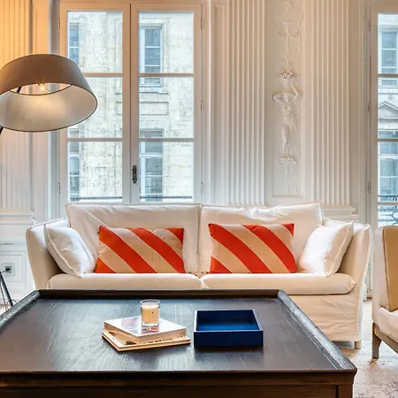 Appartement Le Jeanne D'arc Magnifique F3 De Style Haussmannien !