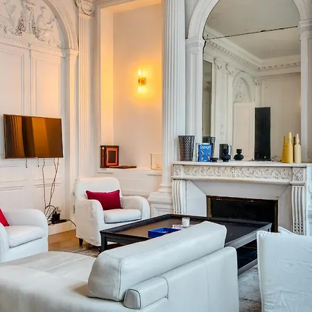 Le Jeanne D'arc Magnifique F3 De Style Haussmannien ! *