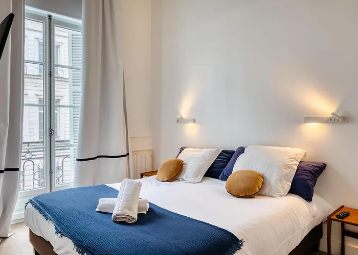 Le Jeanne D'arc Magnifique F3 De Style Haussmannien ! *