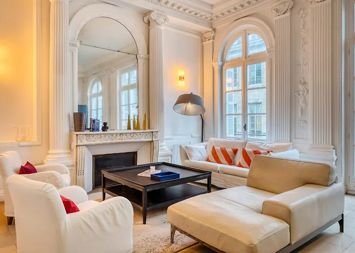 Apartment Le Jeanne D'arc Magnifique F3 De Style Haussmannien !